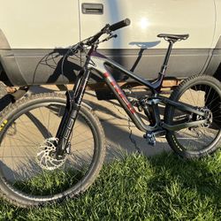 2022 Trek Slash 9.8 XT
