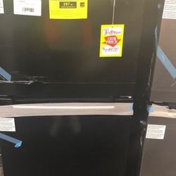 Magic Chef Black Top Freezer Refrigerator F1