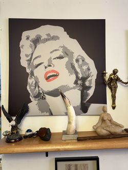 Marilyn Monroe In Frame On Canvas Size 36x36
