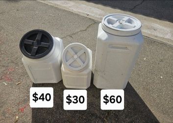 Pet Containers ❤️ Different prices