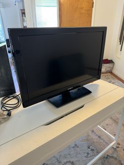 Insignia Flatscreen TV 32”