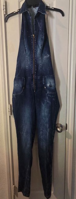 Duba-y jeans  halter Jumpsuit women size 10 
Some of the back needs sewing please see last picture.