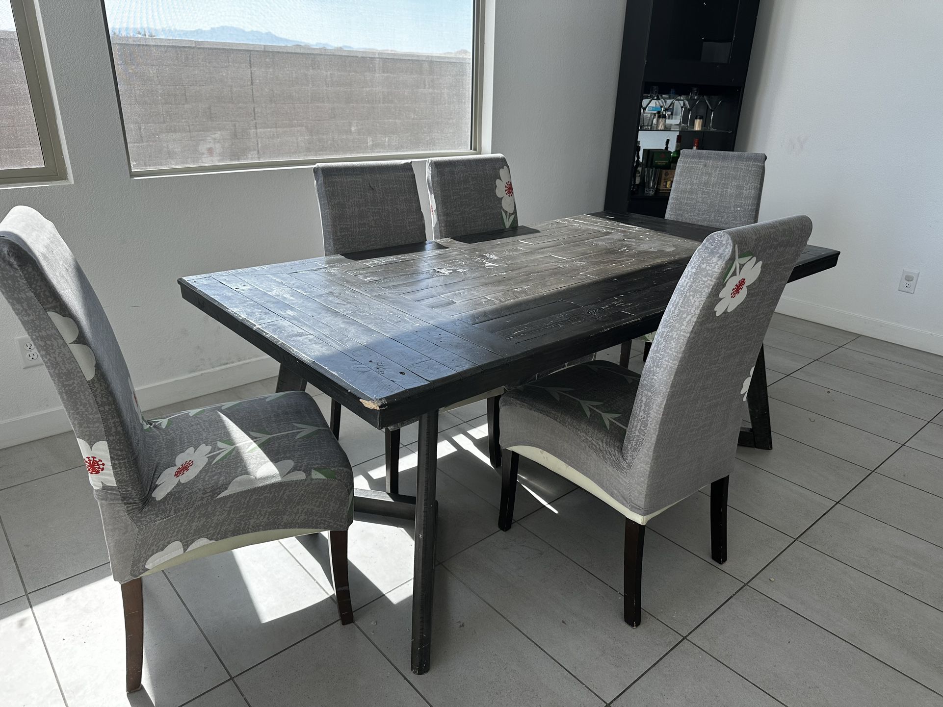 Full Sized Dining Room Table And Chairs 