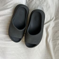 yeezy slides 