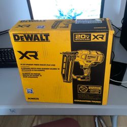 20V DeWalt XR 16GA Straight Finish Nailer (Tool Only)
