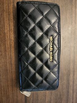 MICHAEL KORS CLUTCH/wallet for Sale in Philadelphia, PA - OfferUp