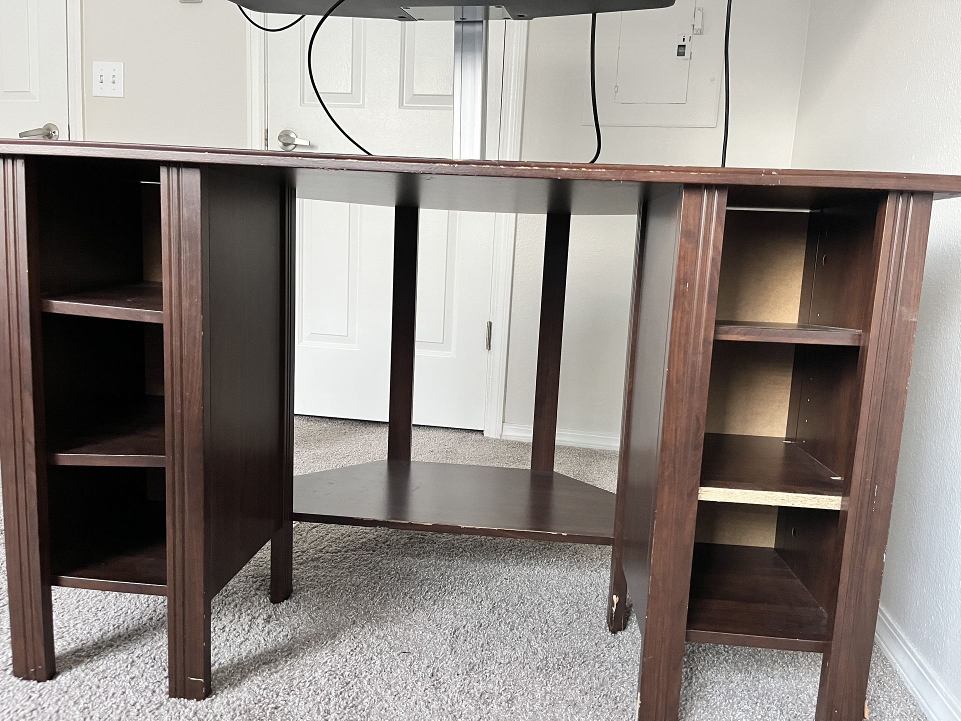 Gamer’s Screen and Corner Desk.