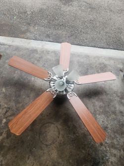 Celing fan with 3 lights