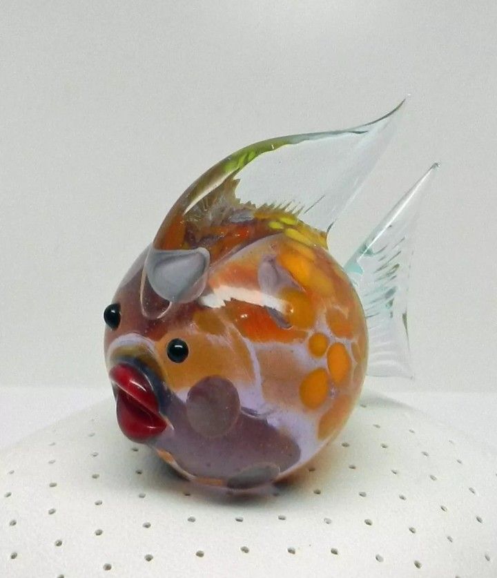 Big Lip Glass Painted Fish Figurine Paperweight & Multicolored Light Up LED Base
