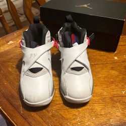 JORDAN 8 RETRO (PS) Like new