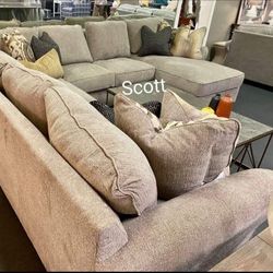 Pantomine Driftwood 4-Piece Sectional Oversized Brand New Ashley Couch 
