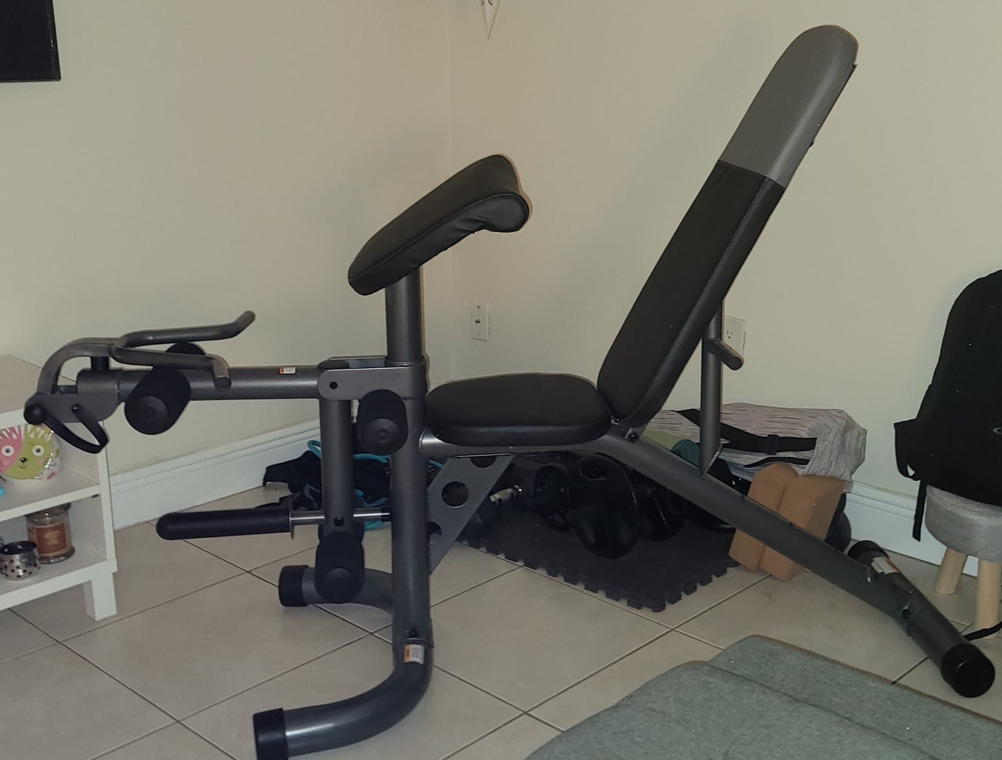 Multifunctional weight bench