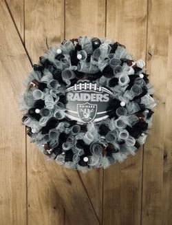 Raiders Wreath
