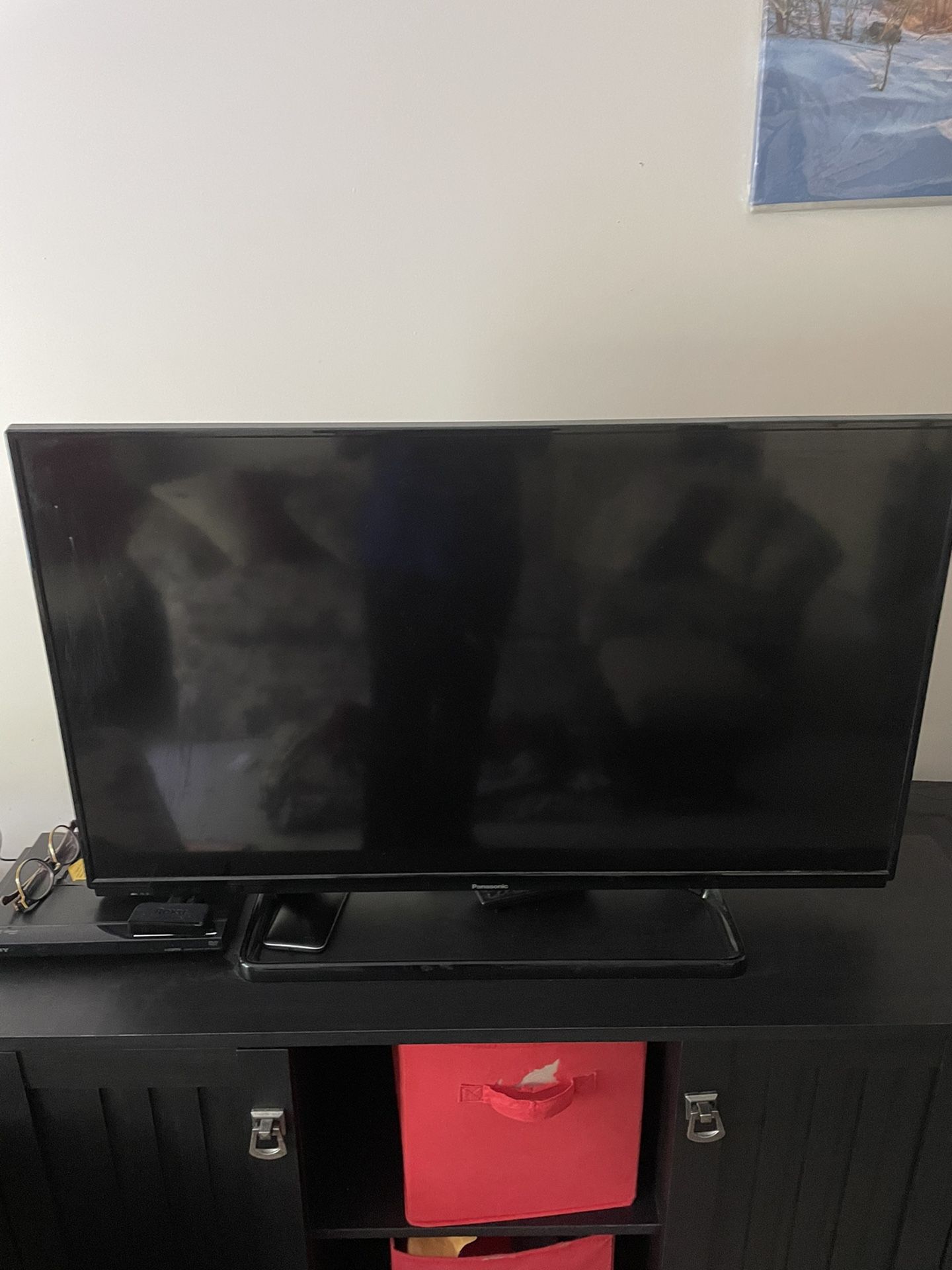 35 X 20 Inches Panasonic LCD TV