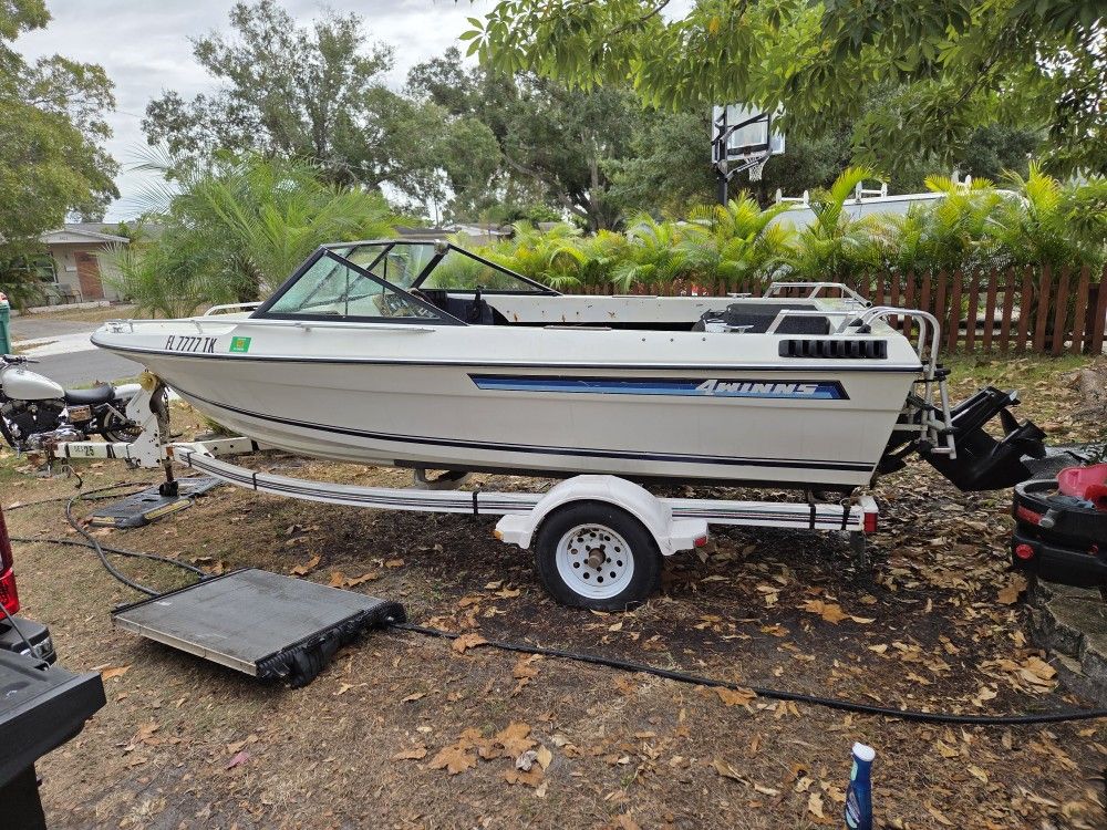4 Winns Boat