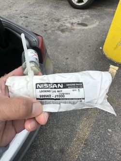 Infiniti Wheel Locks
