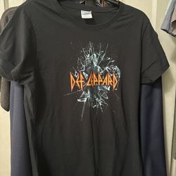 Women’s Def Leppard Shirt Size M