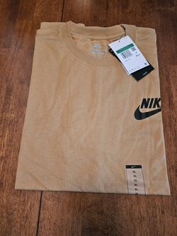 Nike SB _ T-shirt _ Elemental Gold_ XL  - Brand New