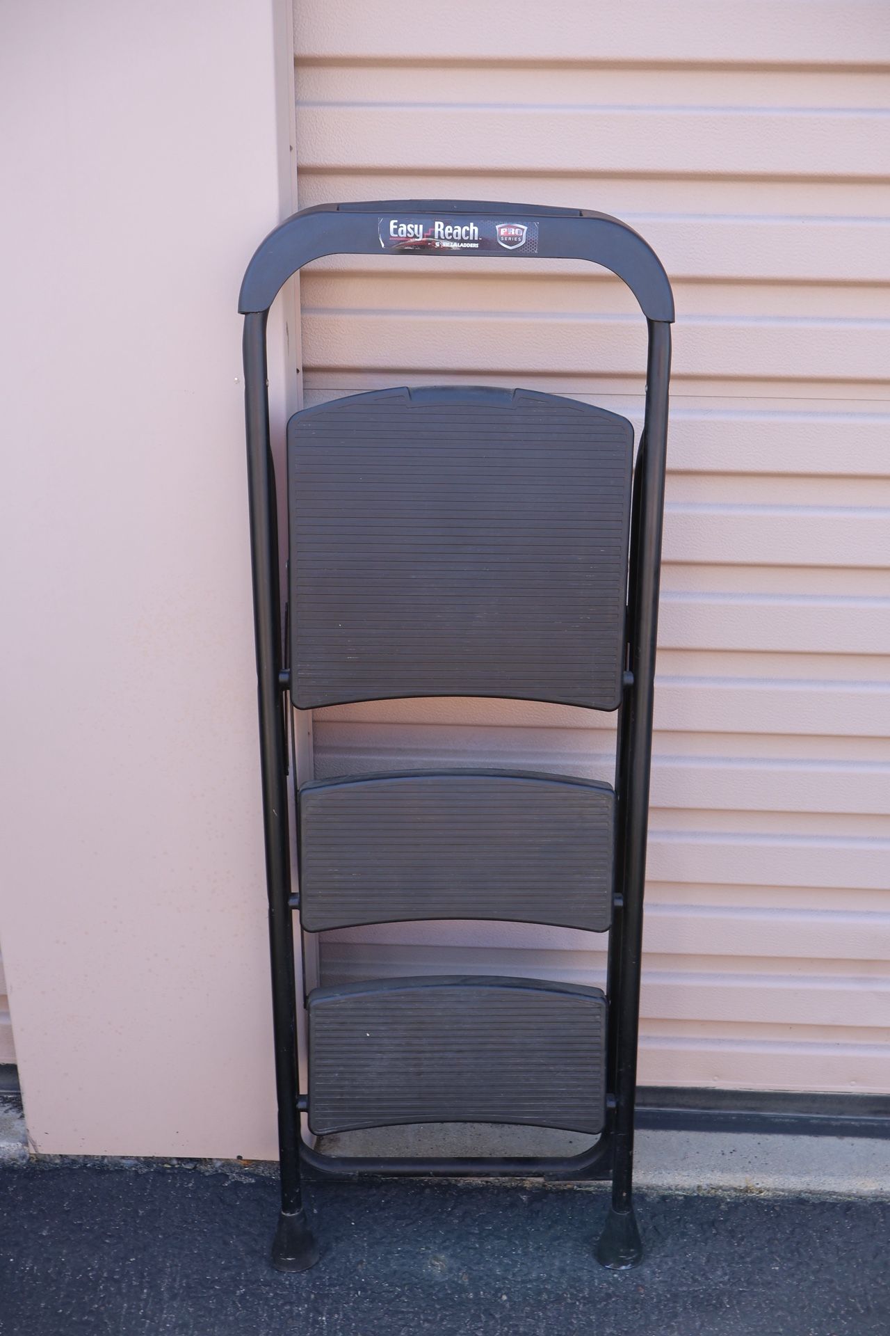 3 Step Easy Reach Ladder 8-9ft Reach