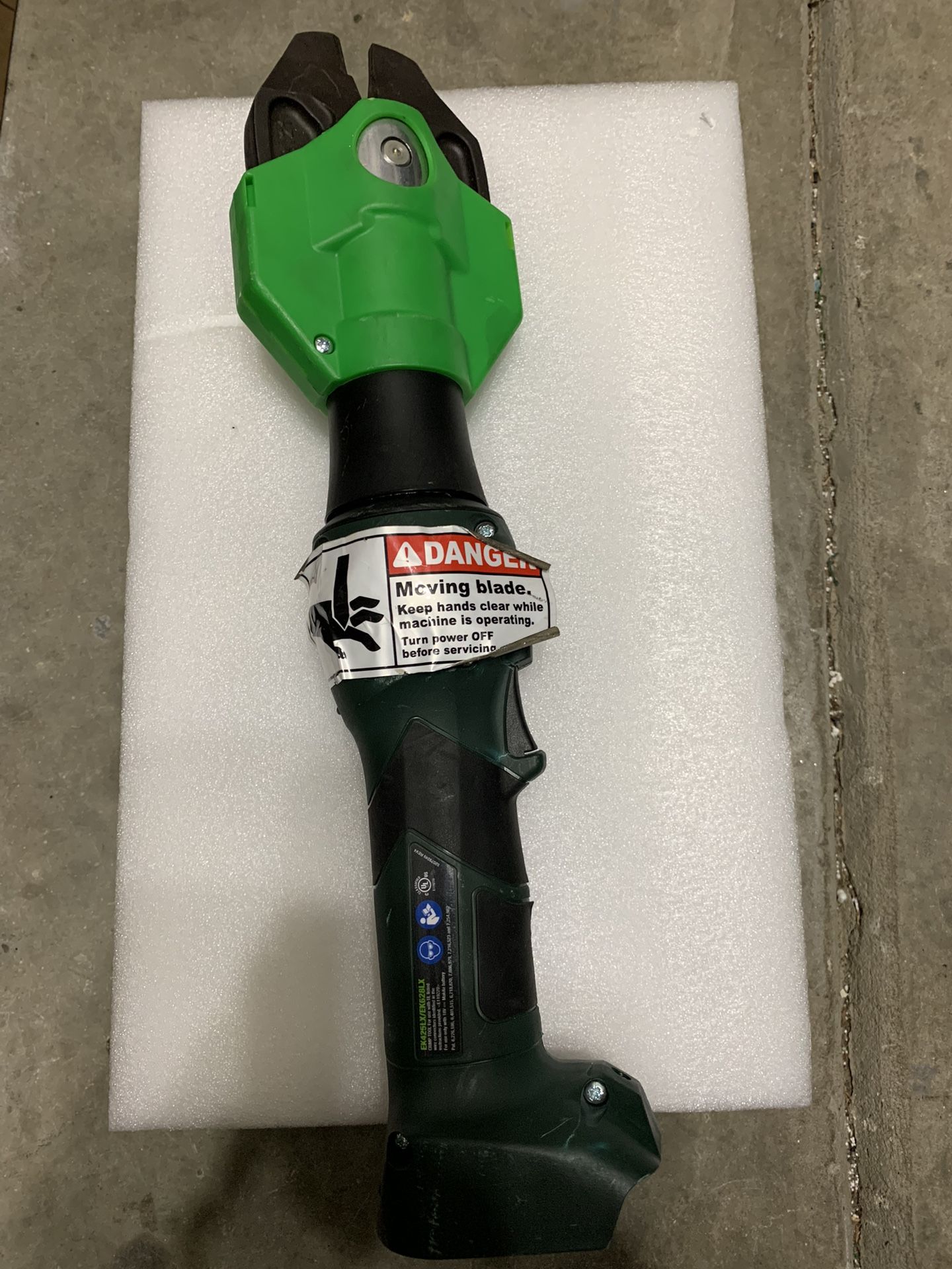 GREENLEE Cordless Bolt Cutter: Makita 18V LXT, 3/8 in dia Soft-Steel Locks and Bolt Seals