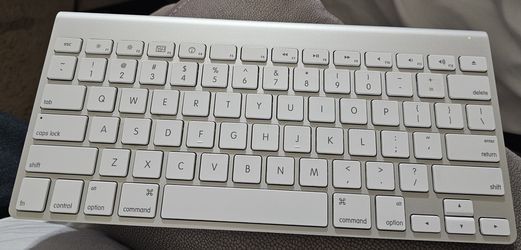 Original Apple Magic Keyboard (1) Bluetooth Wireless Model A1314 *Genuine Apple*