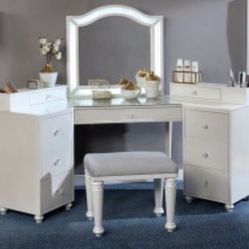 Led vanity W/ Stool 
