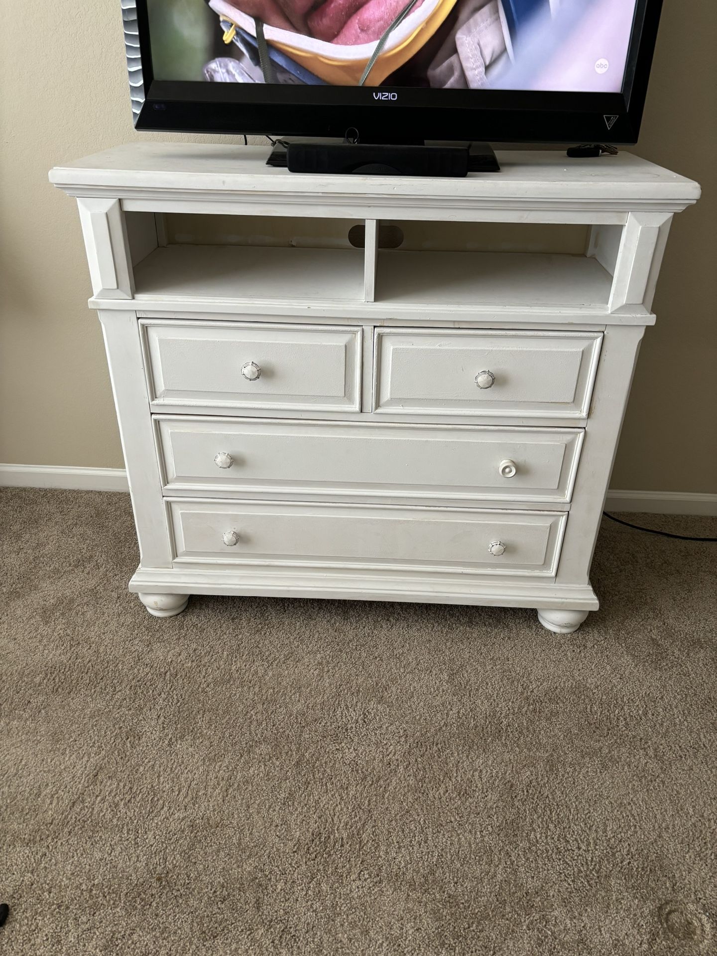 White 4 Drawer Dresser