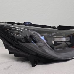 Right headlight for 2018 BMW i3 