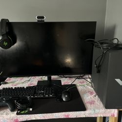 HP VICTUS GAMING DESKTOP + 32” Smart monitor