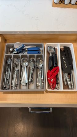 Complete set: Utensils, serve ware, knives