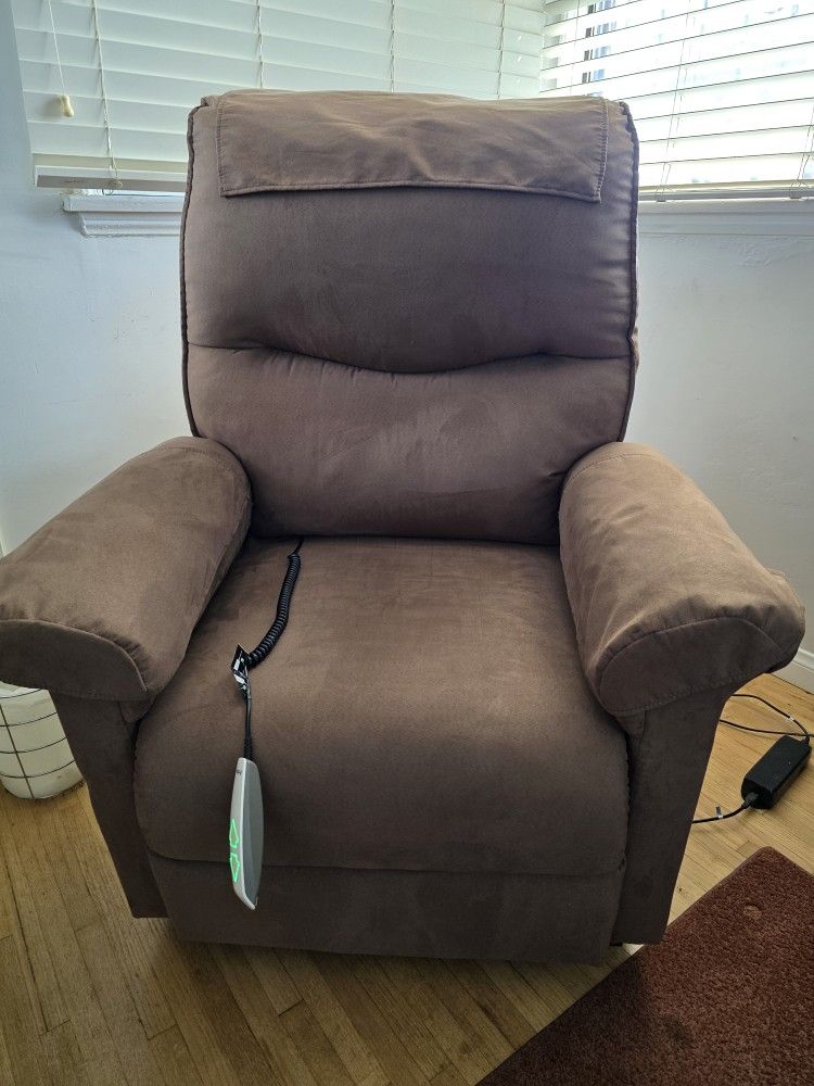 Recliner With Lift