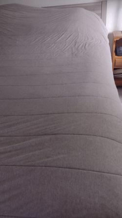 Twin bedspread and pillowcase
