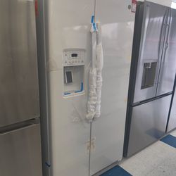 New GE
21.9 cu. ft. Side by Side Refrigerator in White, Counter Depth