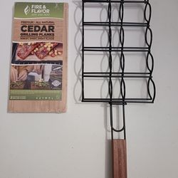 Corn On The Cob Grilling Basket & Cedar Grilling Planks bundle