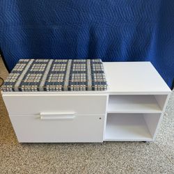 Knoll Modern White Bench Cabinet β 48β Office Seating & Filing with Key β Sleek Storage Solution
