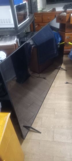 Vizio 67in Flat-screen TV Perfect Condition