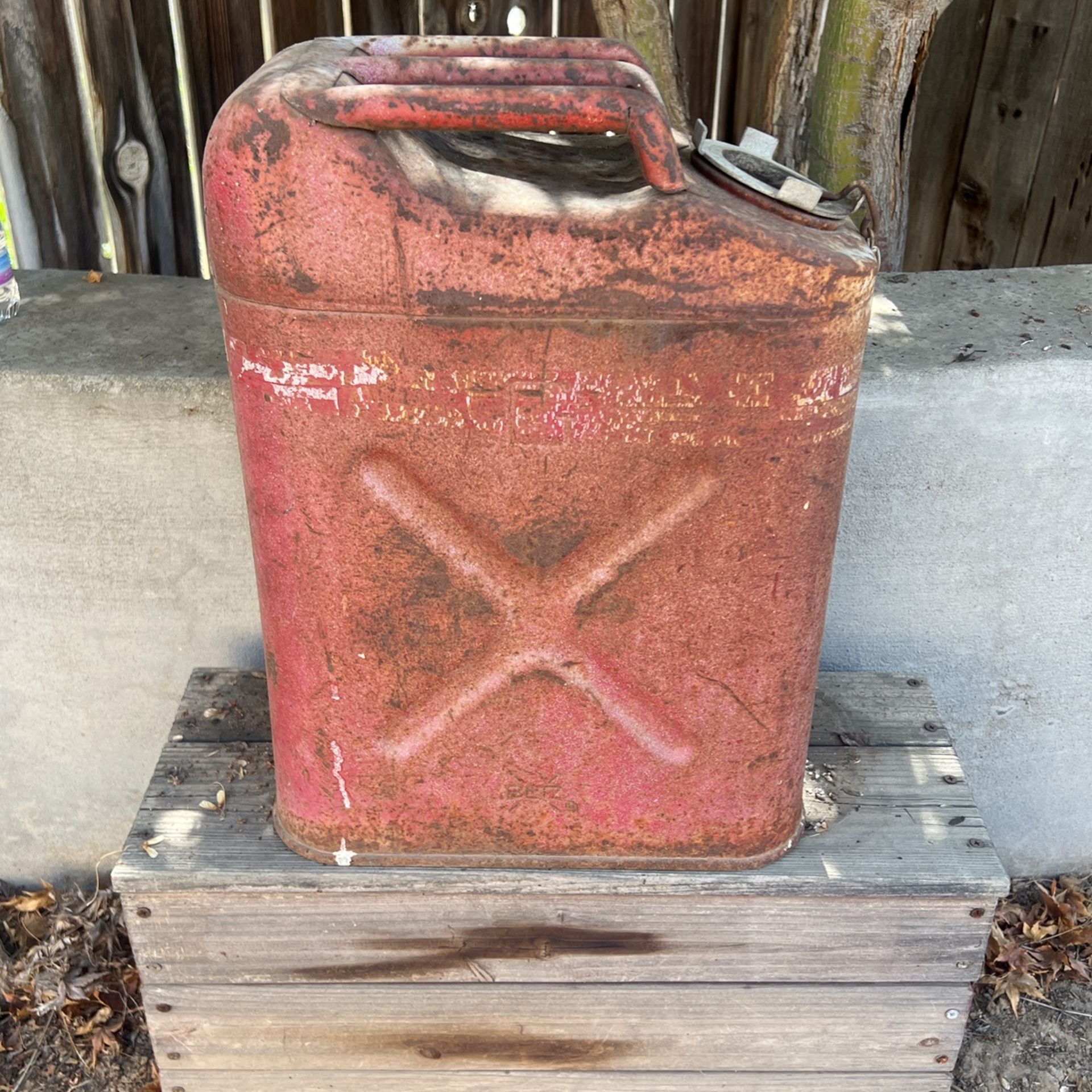 Metal Blitz Gas Can- 5 Gallon