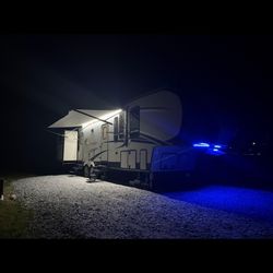 2017 Sandpiper 41ft Fifth Wheel Like New 