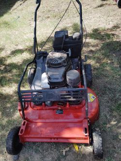 Toro comercial de 30 motor Kawasaki pulgadas con bolsa jalando al cien tiene trasmision grande pa k suba la loma jalando al 💯 Modelo 2021
