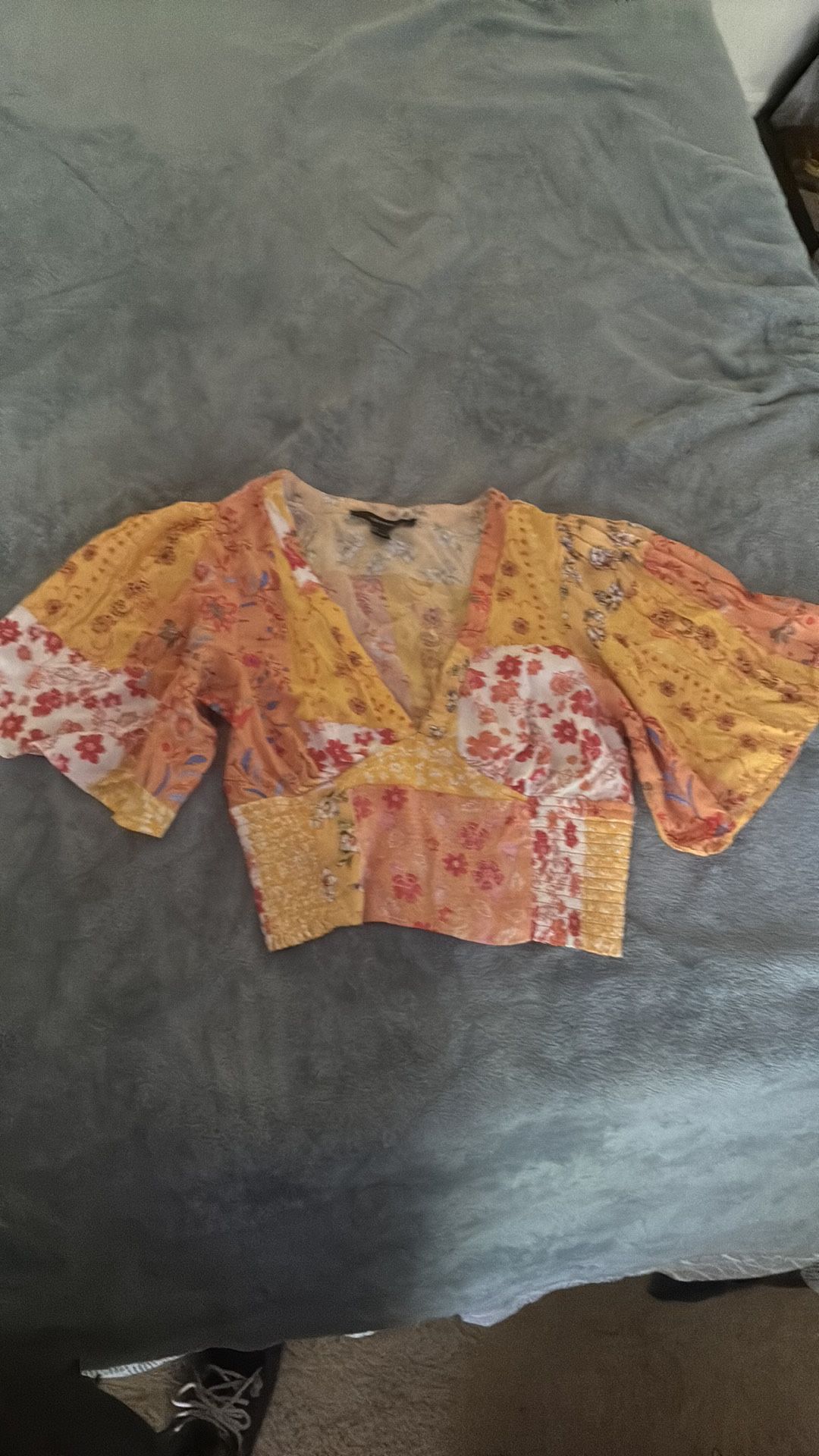FOREVER 21 Size small Orange and yellow Floral FLARE top.