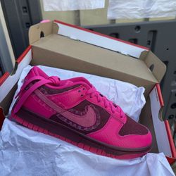 NIKE DUNK LOW VALENTINES 6.5Y