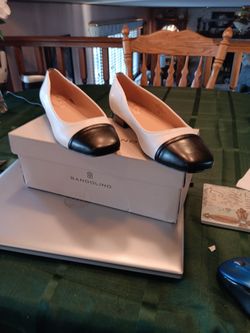 Bandolino Flats Black & Ivory Size 6 M (New, never worn)