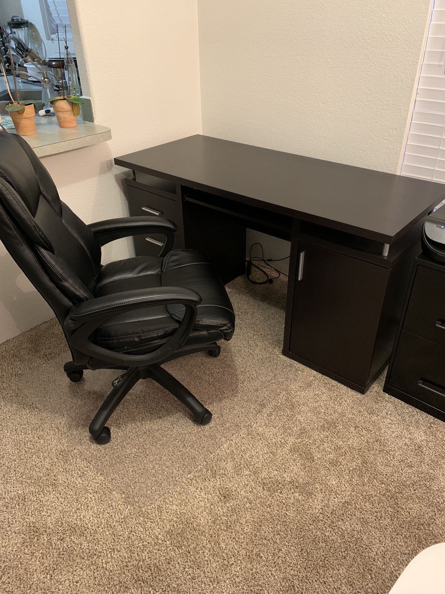 Computer desk