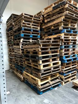 Wood pallet