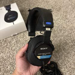 Sony MDR 7506 Studio Headphones 
