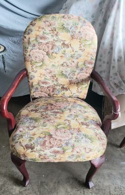 2 VINTAGE CHAIRS