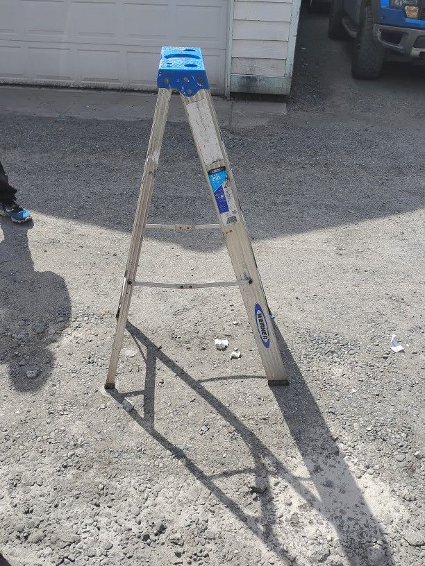 4 Ft Ladder 250lb