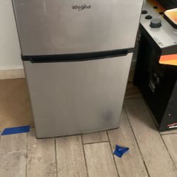 Whirlpool Mini Fridge Clean 