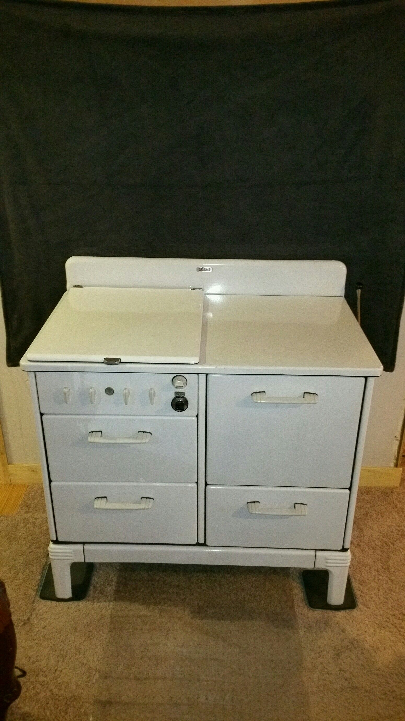 40" vintage estate fresh air oven. gas stove 1940's works!