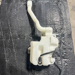 11-15 Ford Explorer Windshield Washer Reservoir Bottle